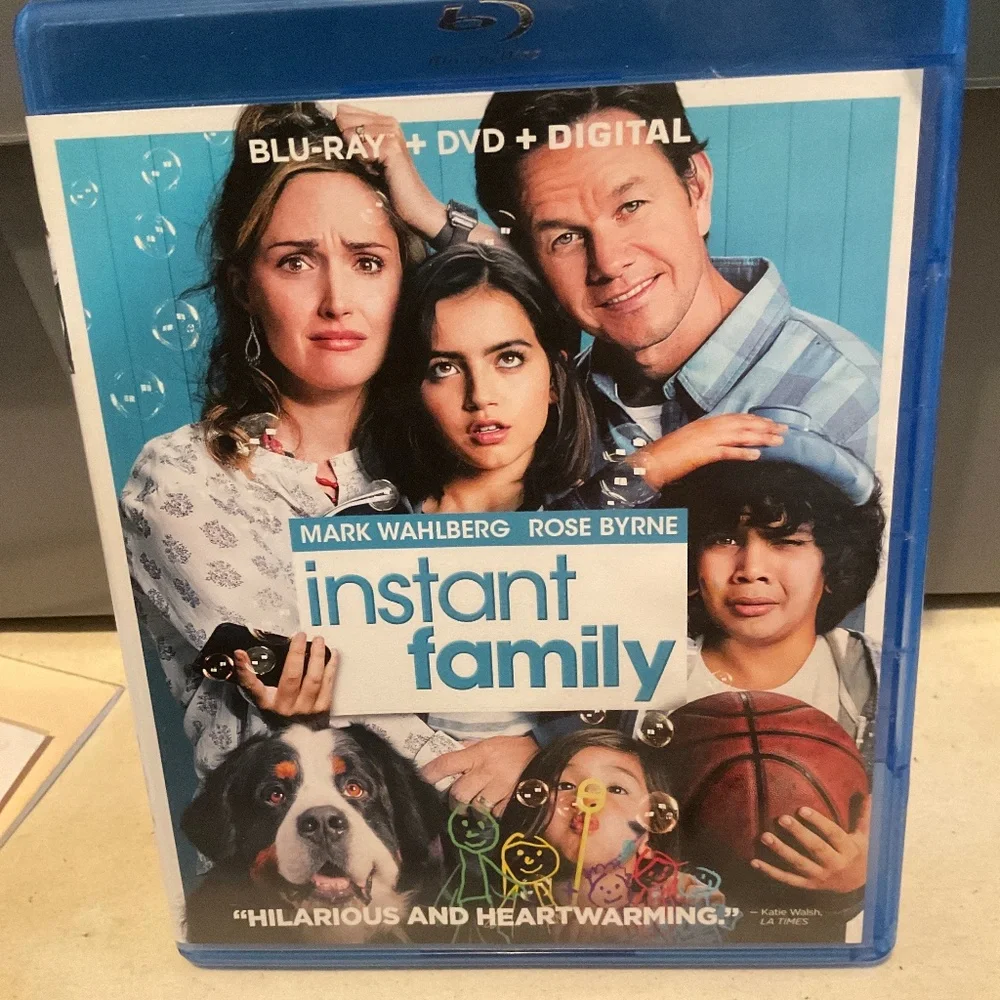 Blu Ray Disc - Instant Family.  V44